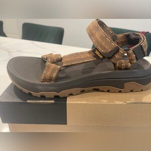 Teva Men's Hurricane XLT3 Sandal size 9